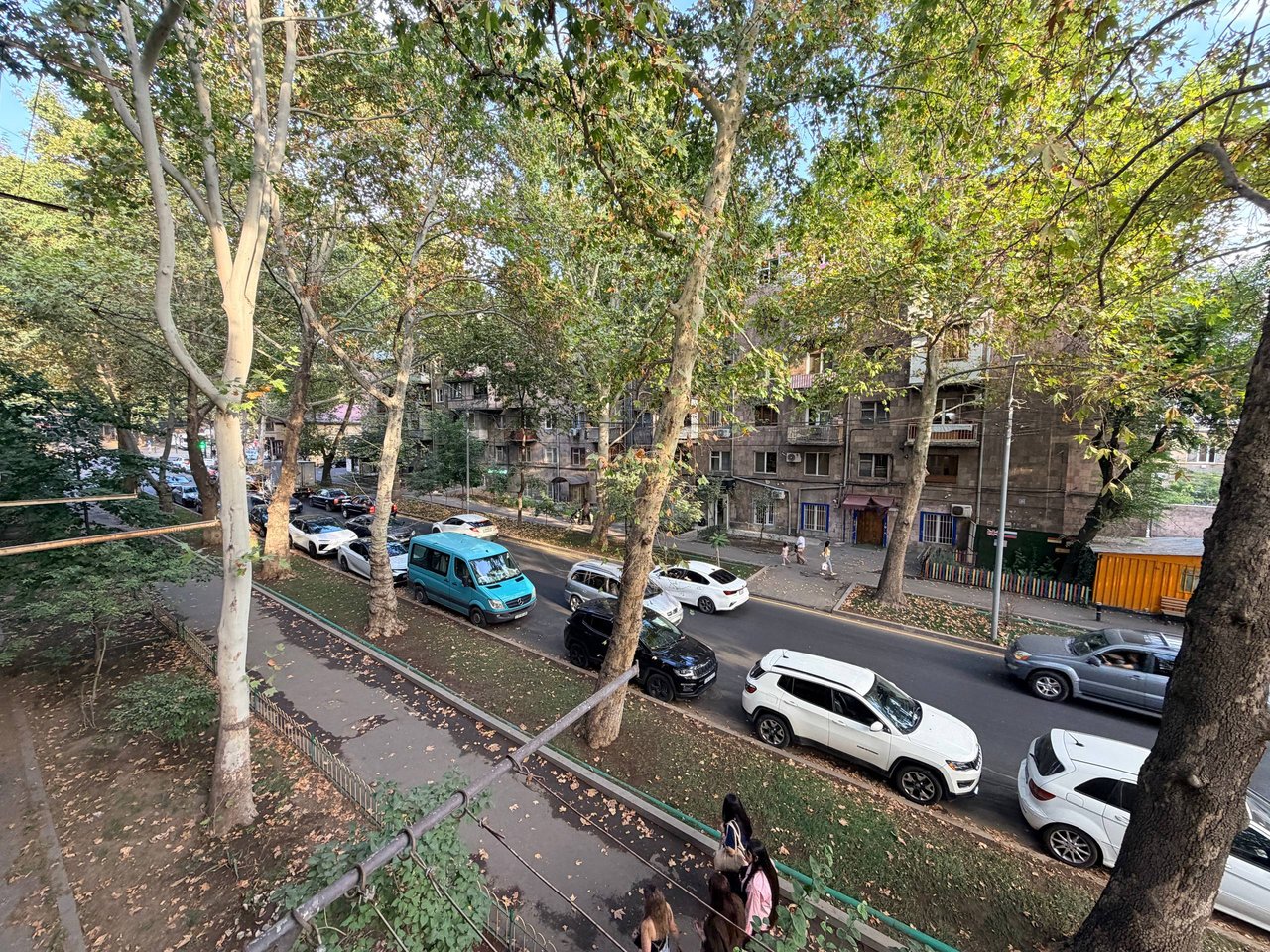4 սենյականոց բնակարան, Արամ Խաչատրյան փ., 12
