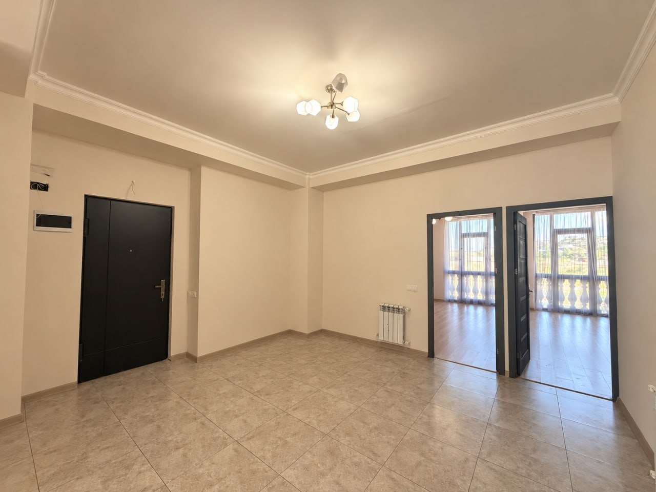 3-комн. квартира, ул. Адонца, 8