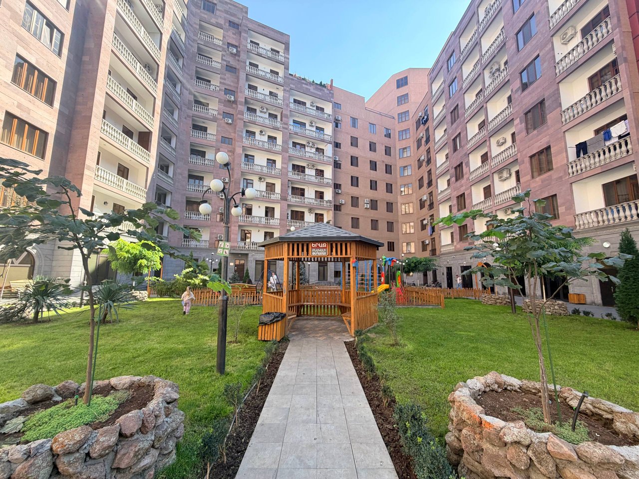 3-комн. квартира, ул. Адонца, 9