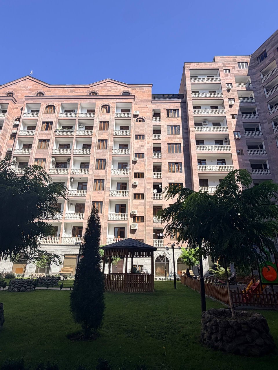 3-комн. квартира, ул. Адонца, 10