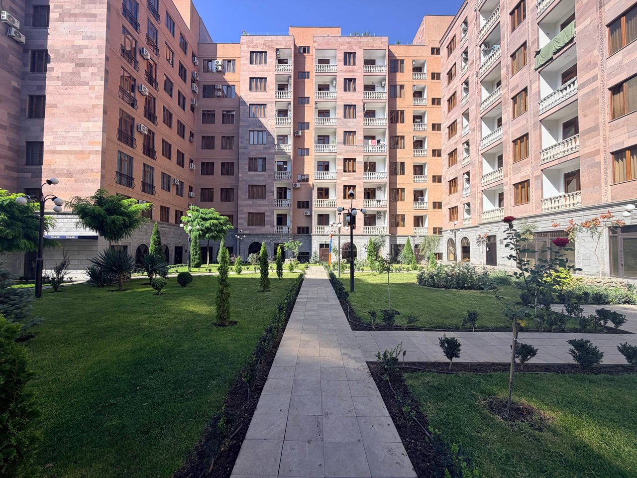 3-комн. квартира, ул. Адонца, 11