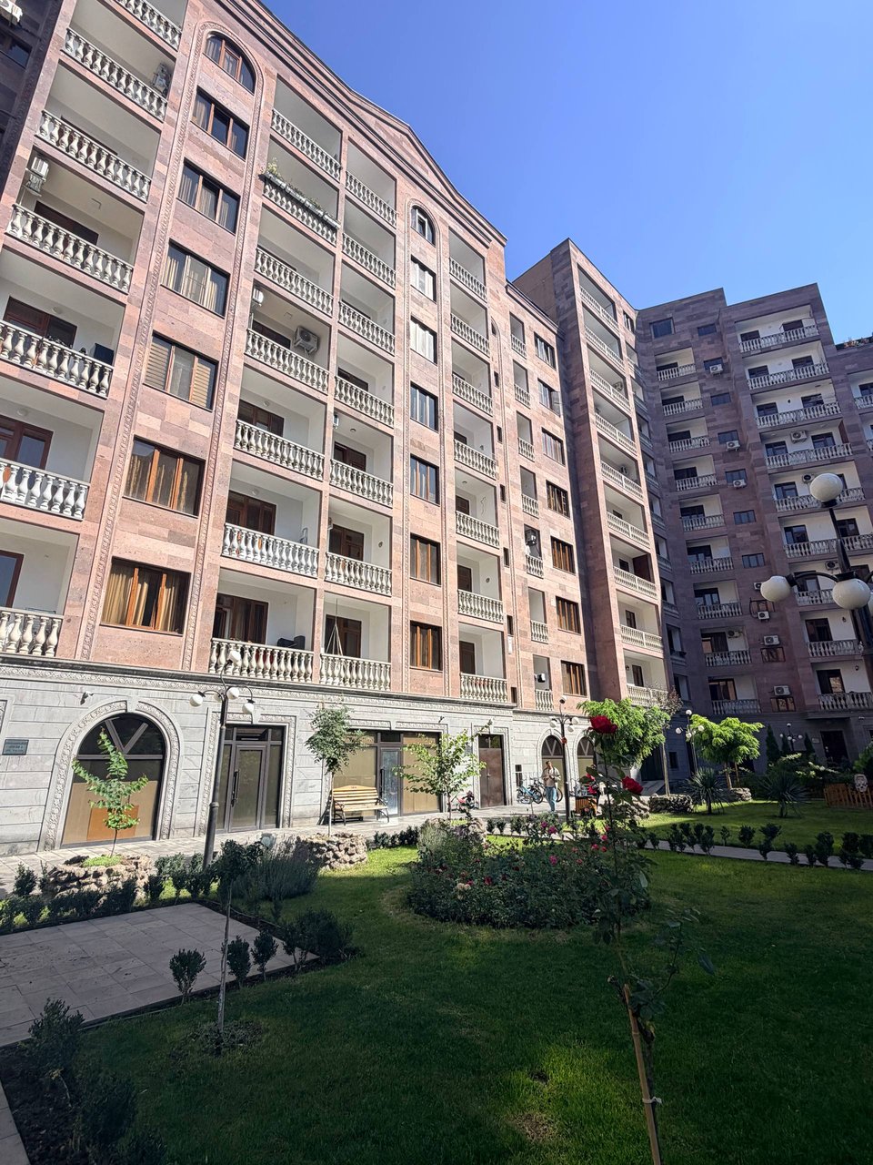 3-комн. квартира, ул. Адонца, 12