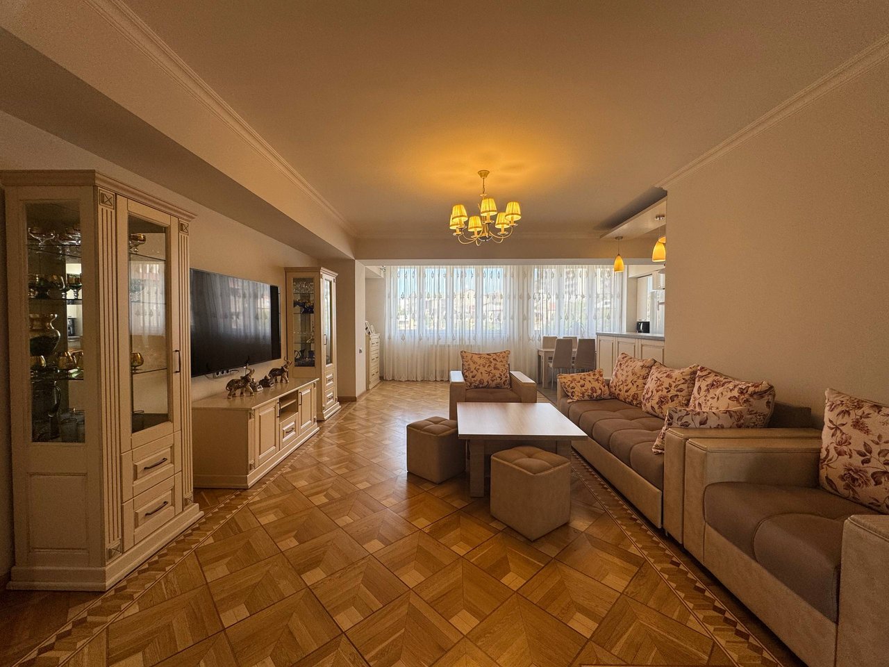 3-комн. квартира, ул. Братьев Орбели, 4