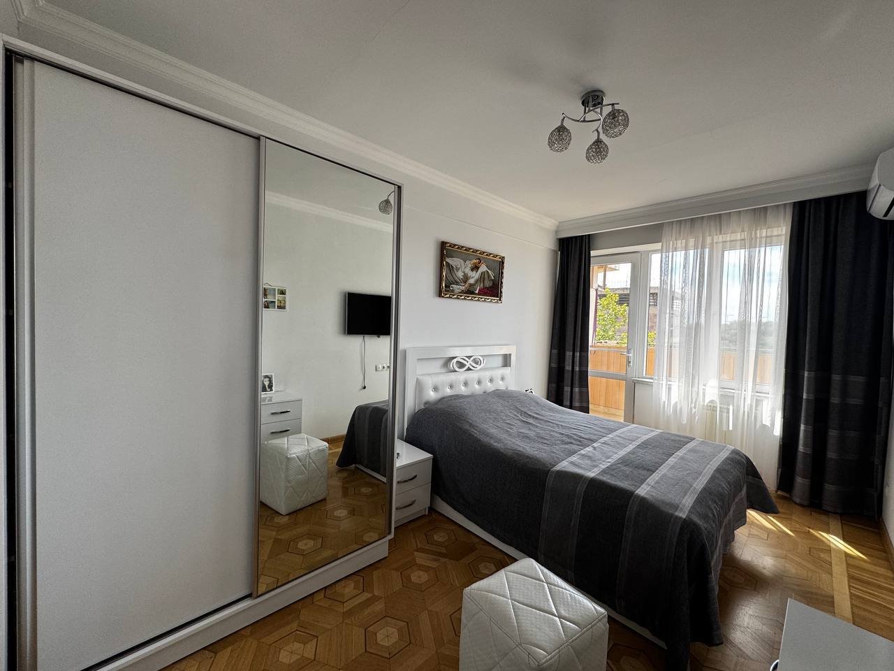 3-комн. квартира, ул. Братьев Орбели, 7