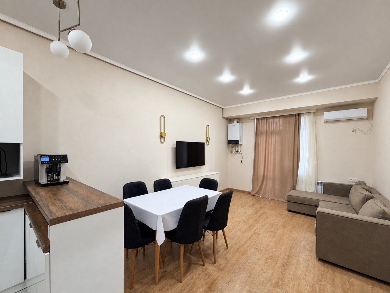 2-room apartment, Adontsi St, 10