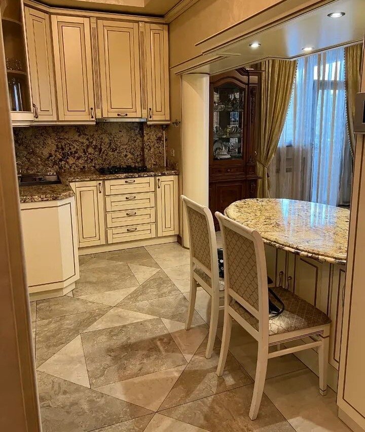 4-комн. квартира, ул. Керу, 4