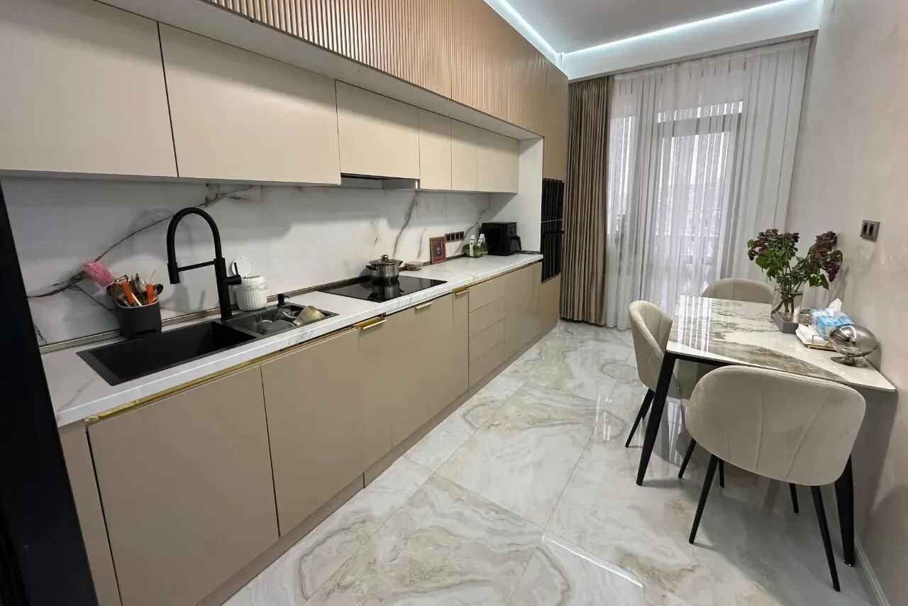 4-room apartment, Adontsi St, 9