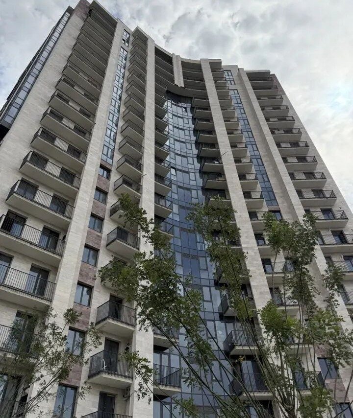 3-комн. квартира, ул. Адонца, 1