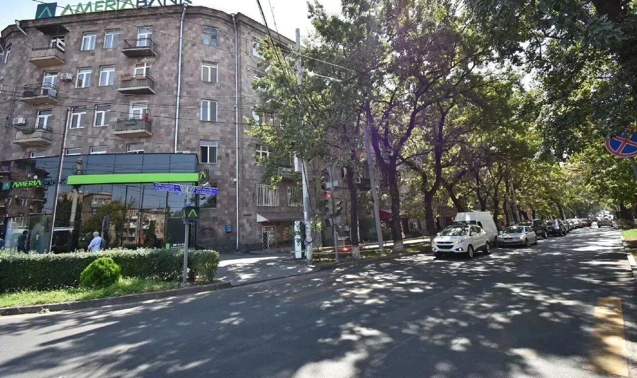 2-комн. квартира, ул. Гюльбенкяна, 13
