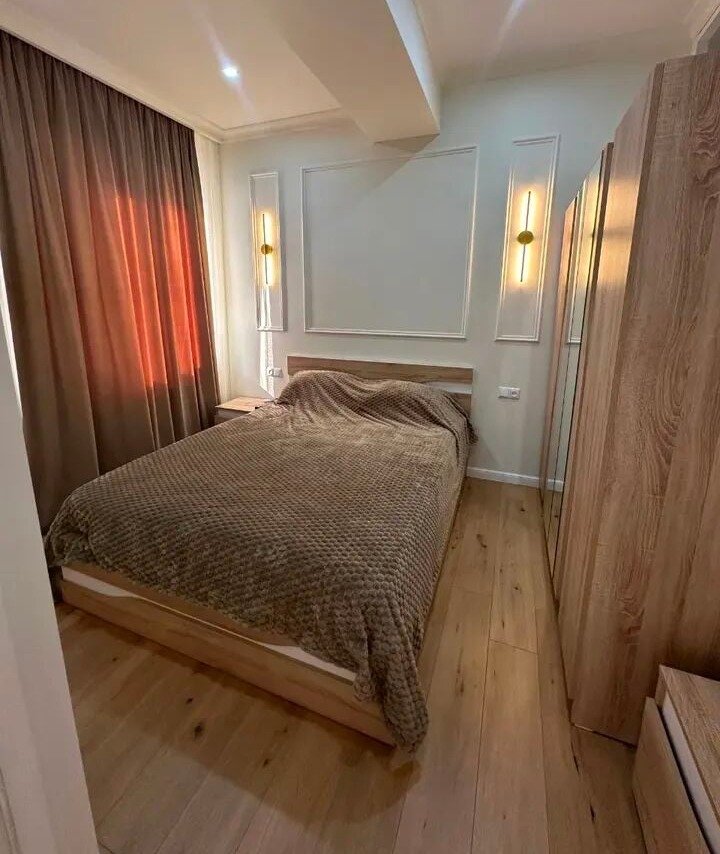 3-комн. квартира, ул. Адонца, 8