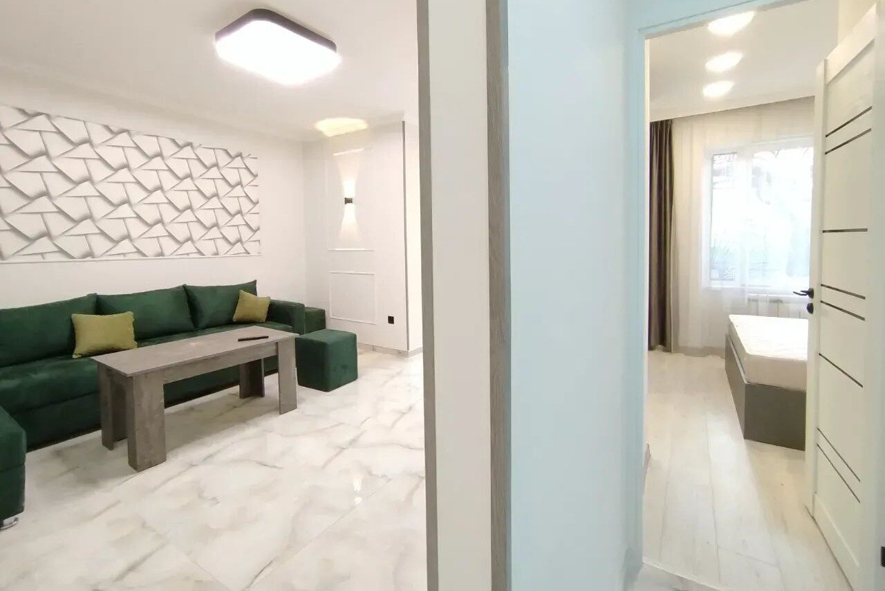 2-room apartment, Griboyedovi St, 6