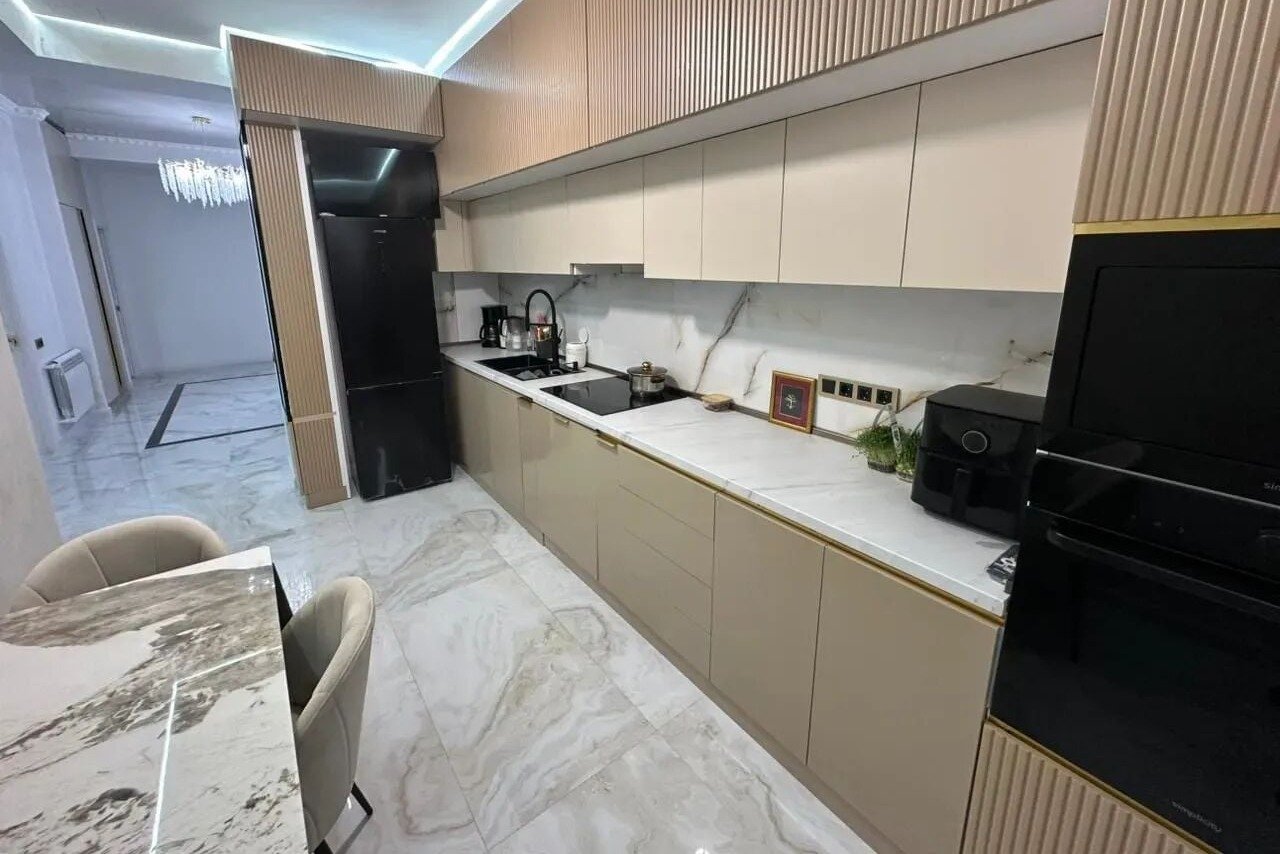 4-комн. квартира, ул. Адонца, 5