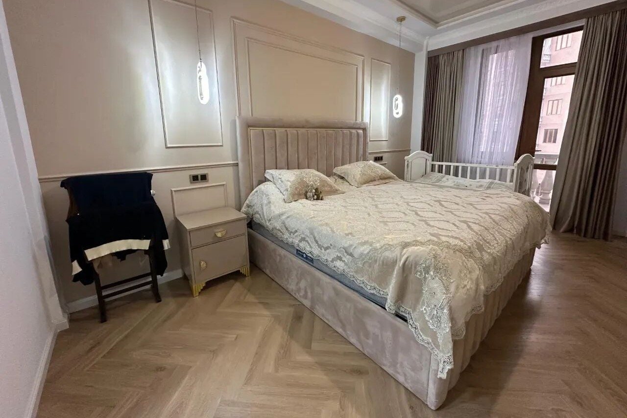 4-комн. квартира, ул. Адонца, 10