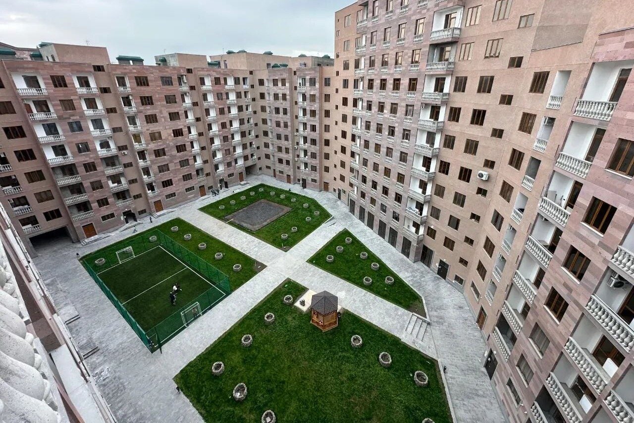 4-комн. квартира, ул. Адонца, 14