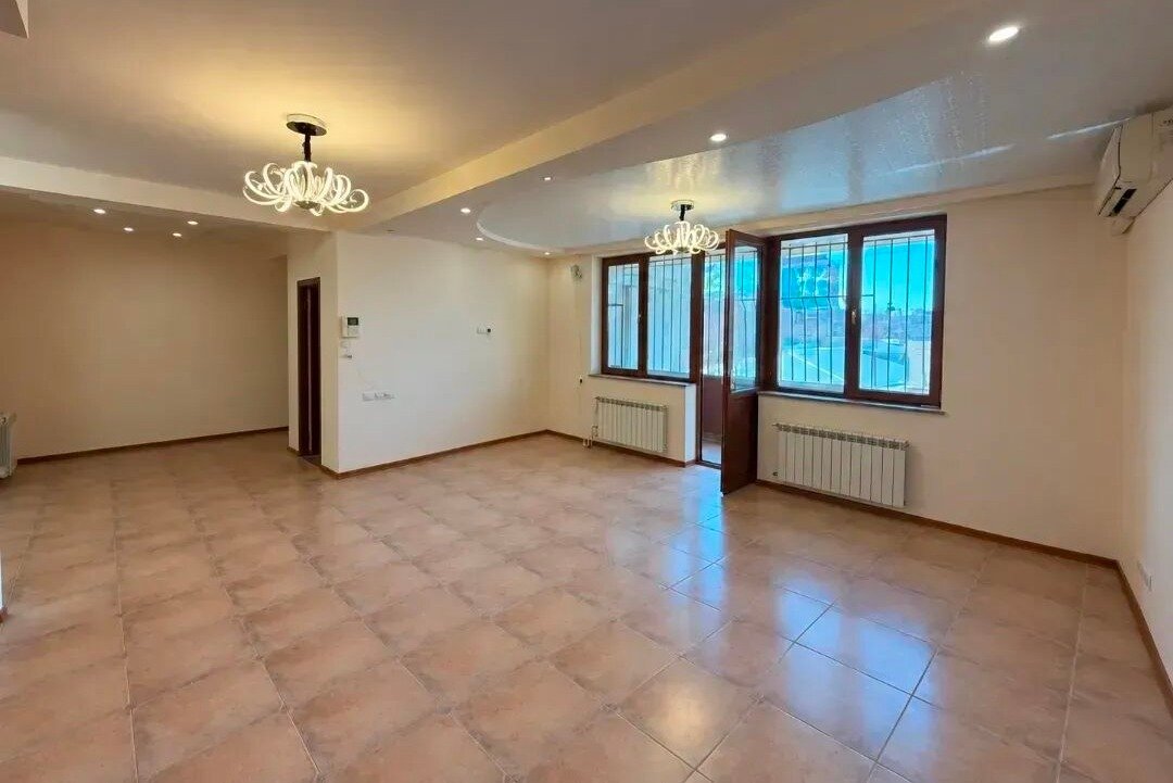 3 սենյականոց բնակարան, Կոմիտասի պող., 1