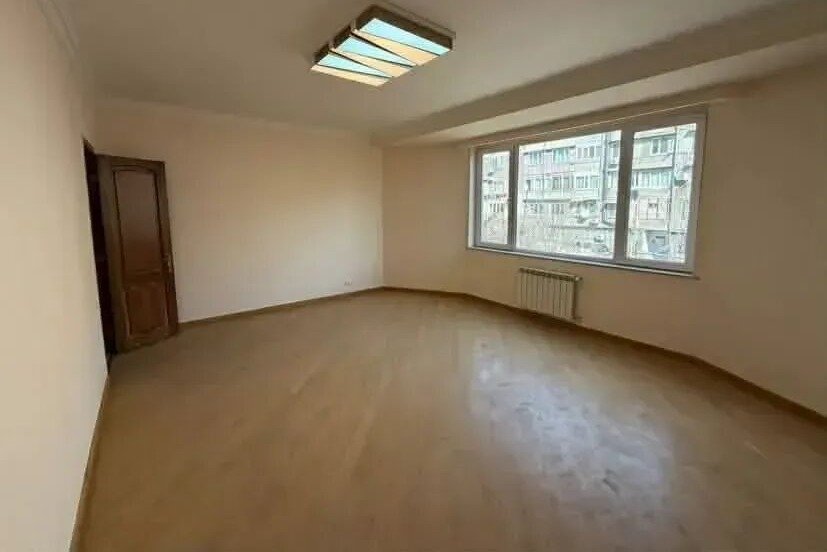 3 սենյականոց բնակարան, Կոմիտասի պող., 4