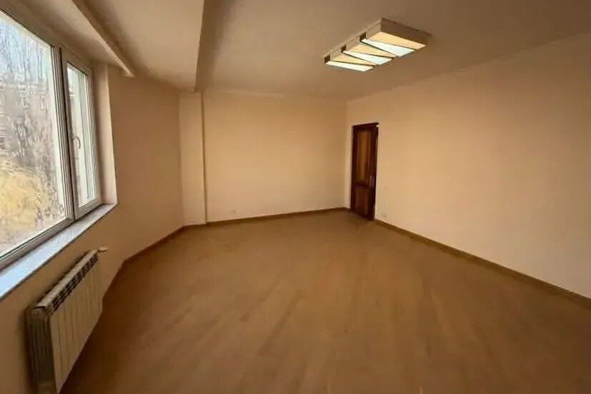 3 սենյականոց բնակարան, Կոմիտասի պող., 5