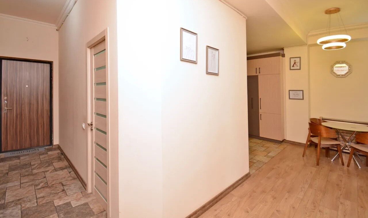2-комн. квартира, ул. Верин Антараин, 8