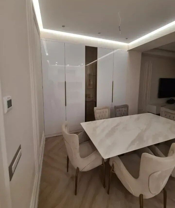3-room apartment, Leonid Azgaldyan St, 6