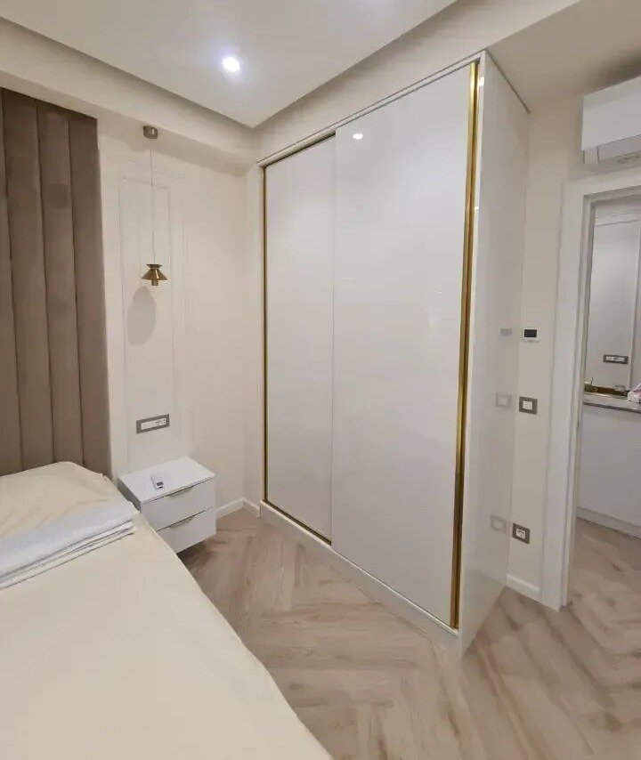 3-room apartment, Leonid Azgaldyan St, 8