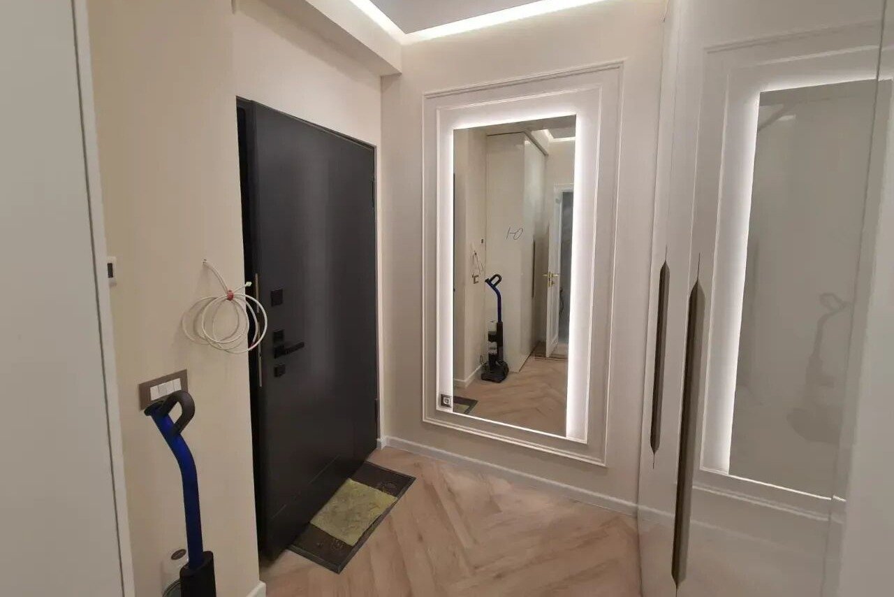 3-room apartment, Leonid Azgaldyan St, 19
