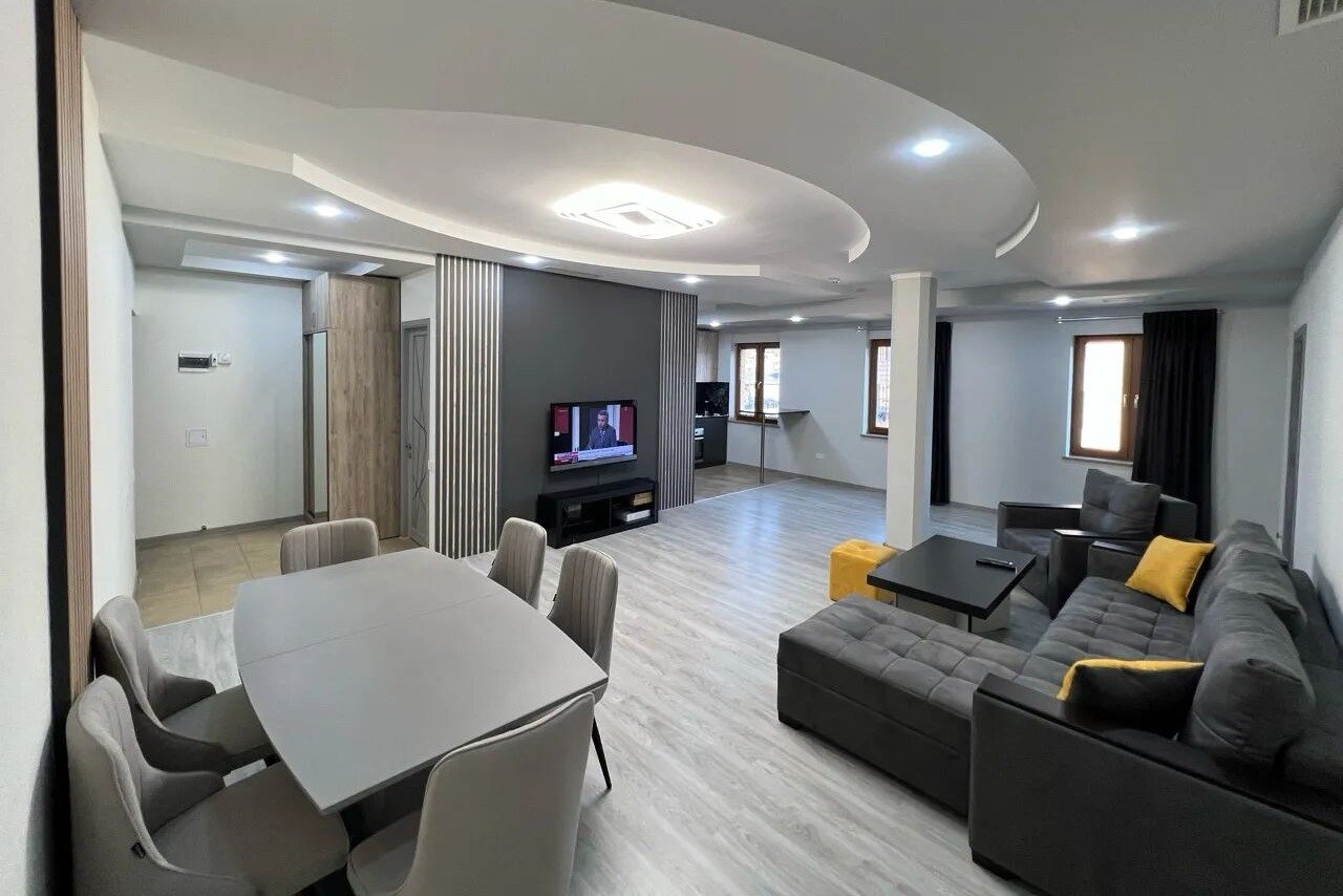 3-room apartment, Abovyan St, 1
