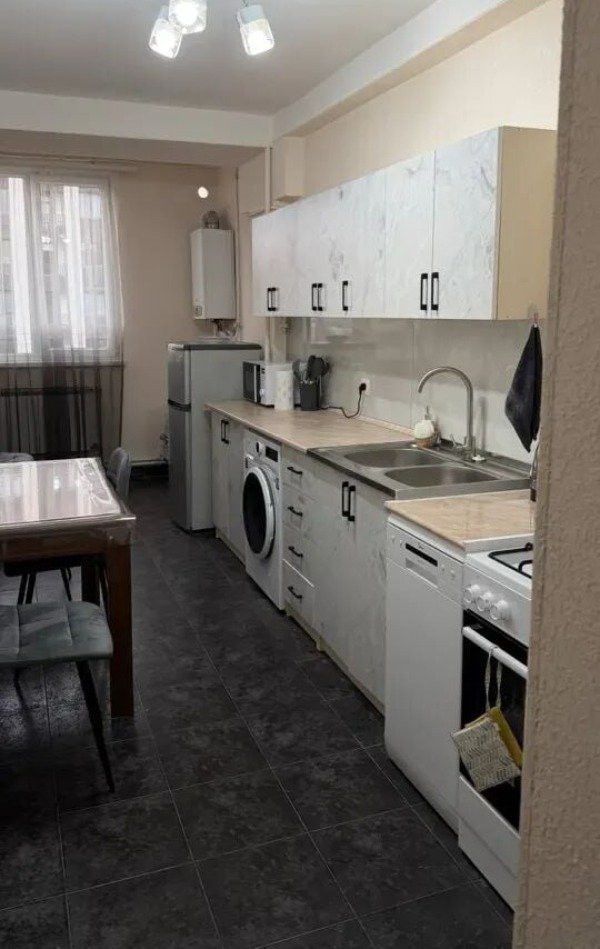2-комн. квартира, ул. Амиряна, 4