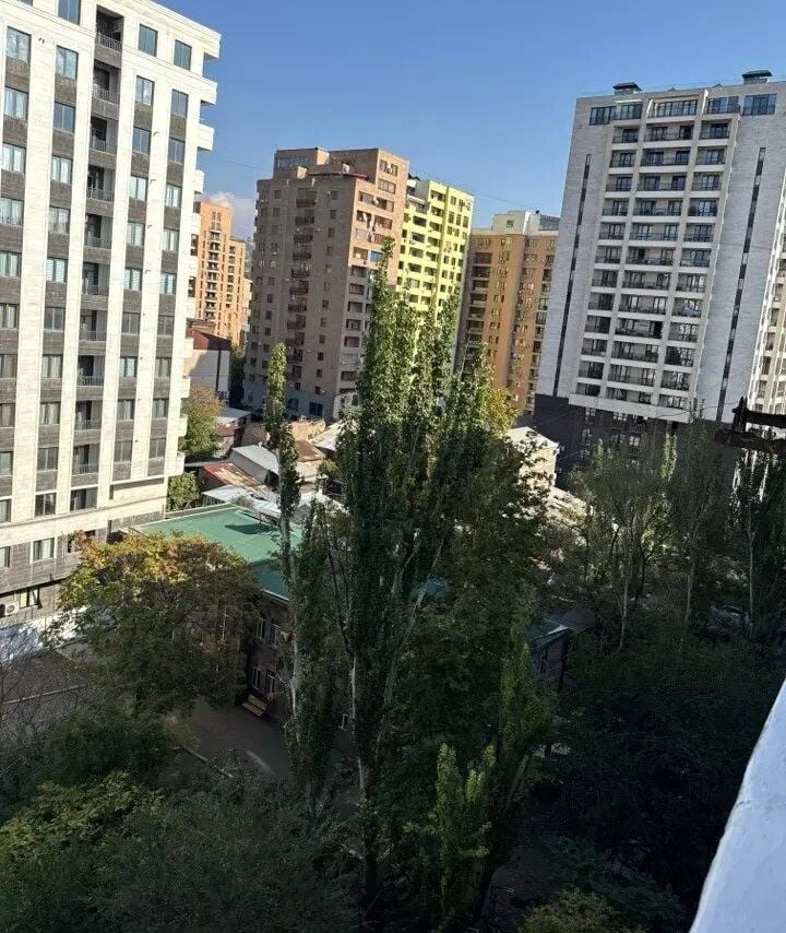 2-комн. квартира, ул. Амиряна, 13