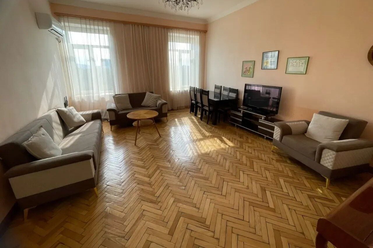 4-комн. квартира, ул. Закяна, 2