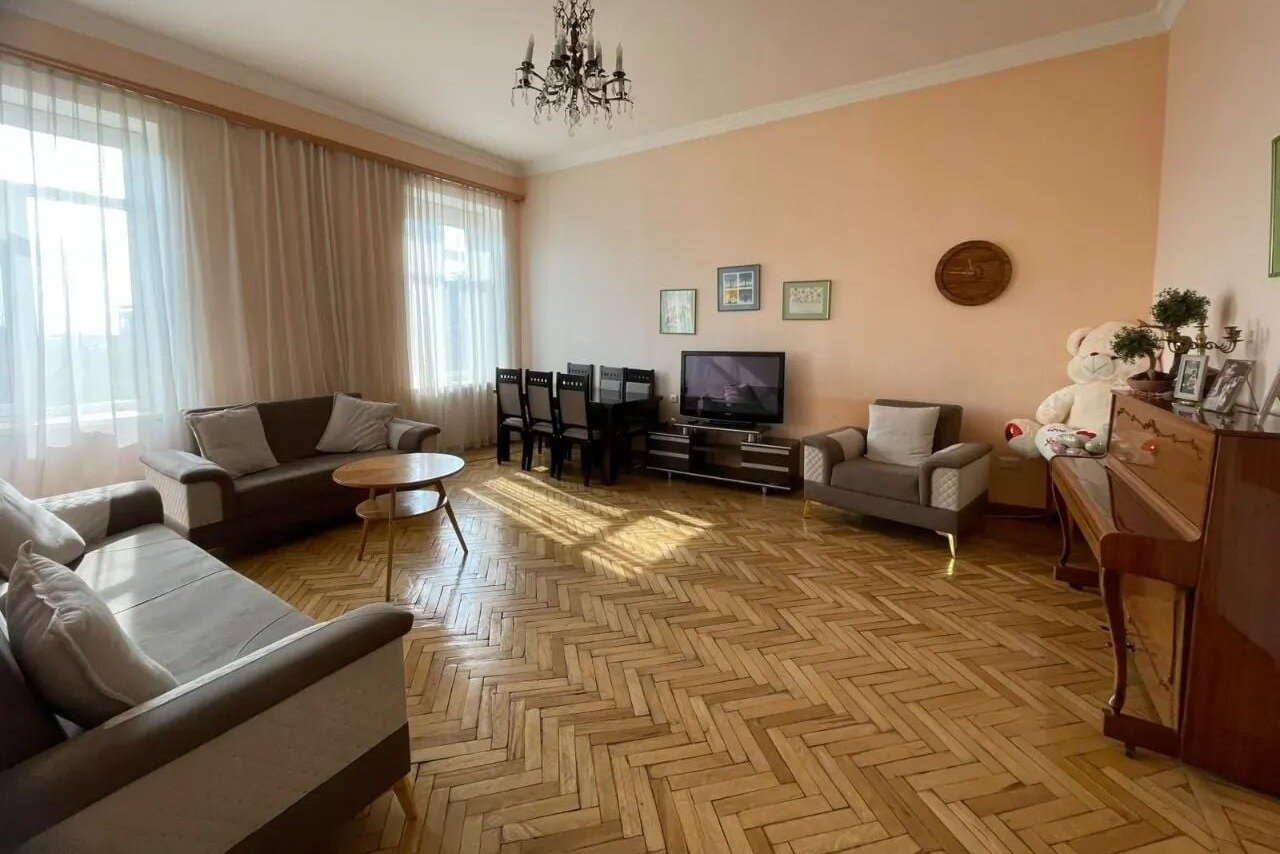 4-комн. квартира, ул. Закяна, 6