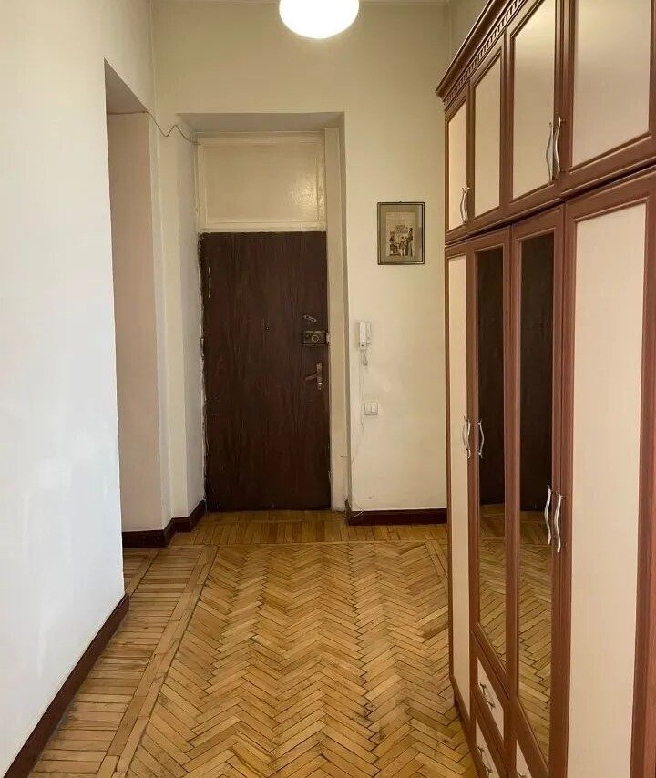 4-комн. квартира, ул. Закяна, 9