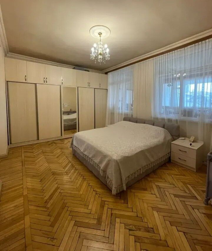 4-комн. квартира, ул. Закяна, 10