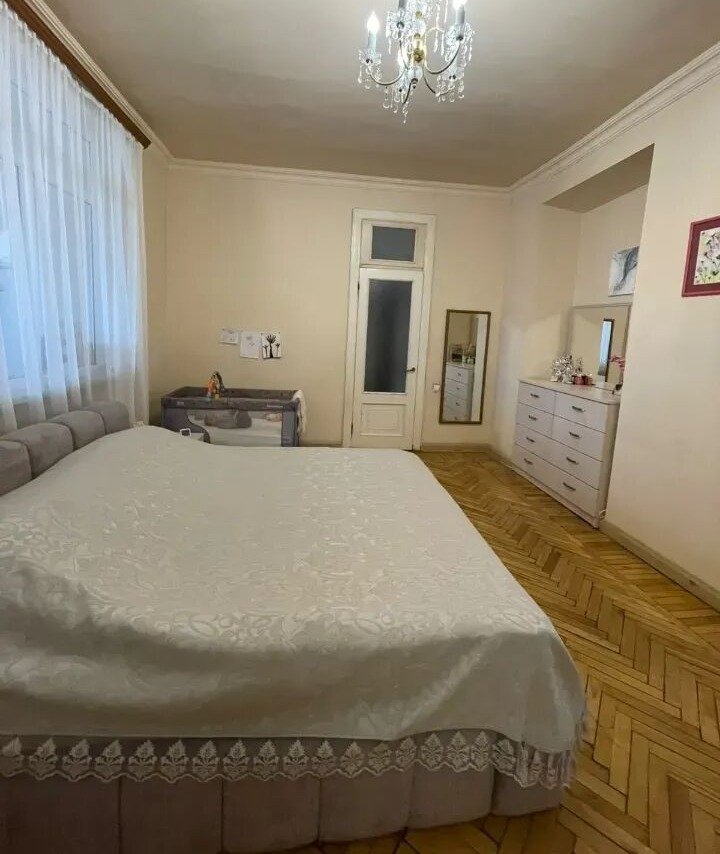 4-комн. квартира, ул. Закяна, 11