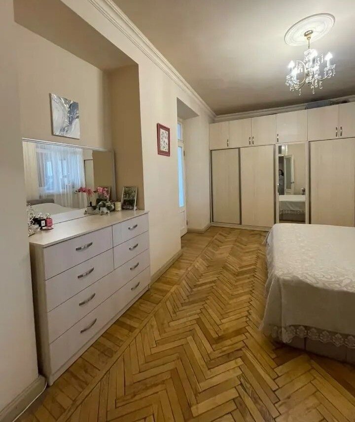 4-комн. квартира, ул. Закяна, 12