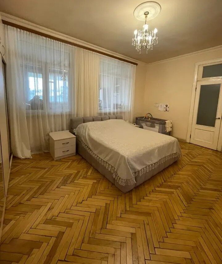 4-комн. квартира, ул. Закяна, 13