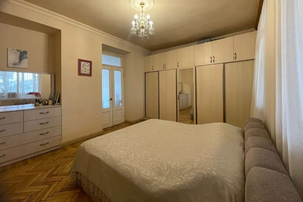 4-комн. квартира, ул. Закяна, 14