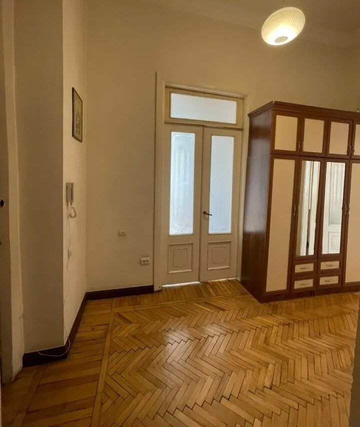 4-комн. квартира, ул. Закяна, 19