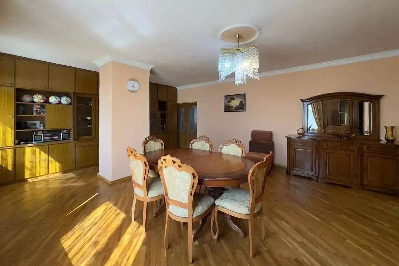 5-room apartment, Kocharyan St, 1
