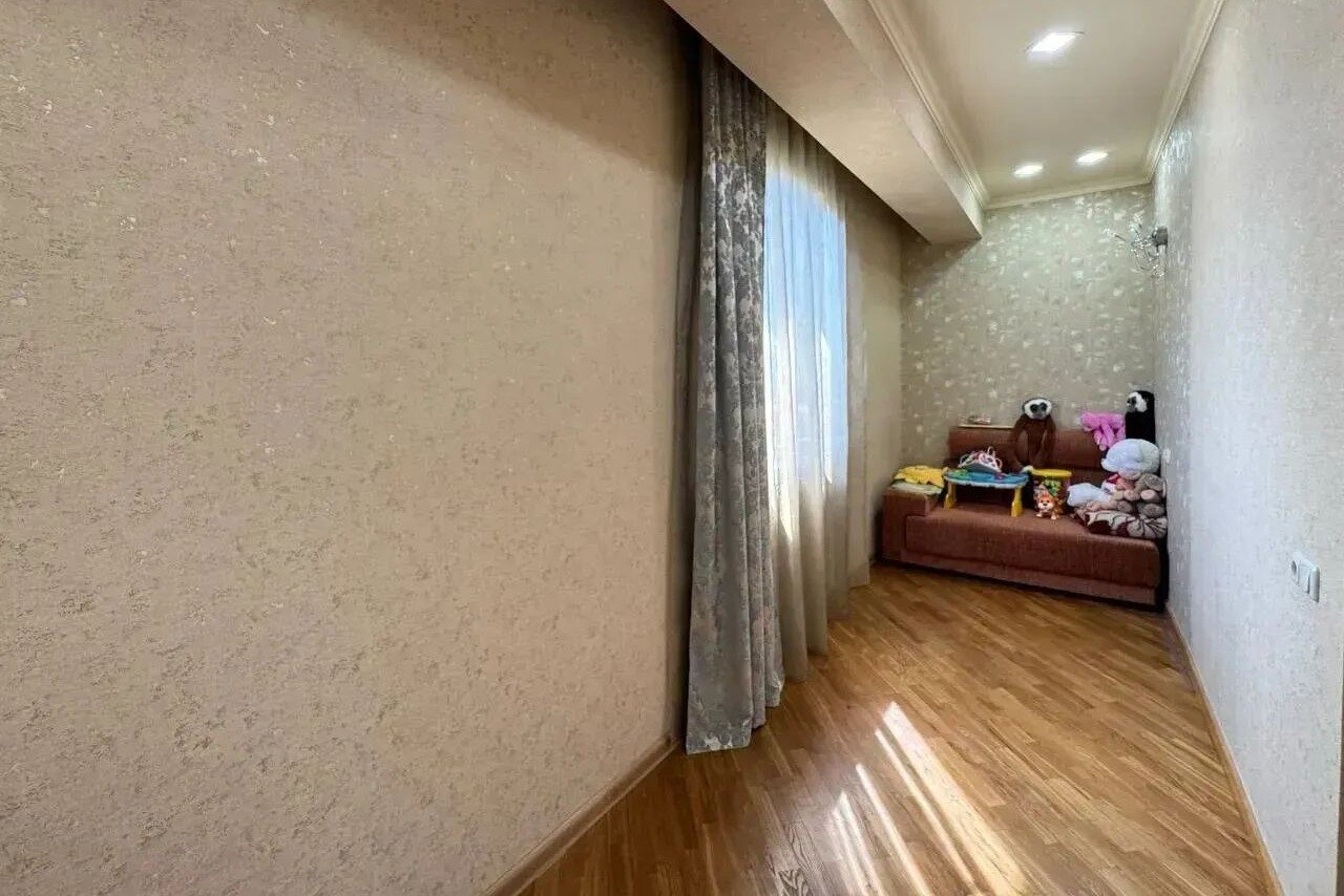 5-room apartment, Kocharyan St, 8