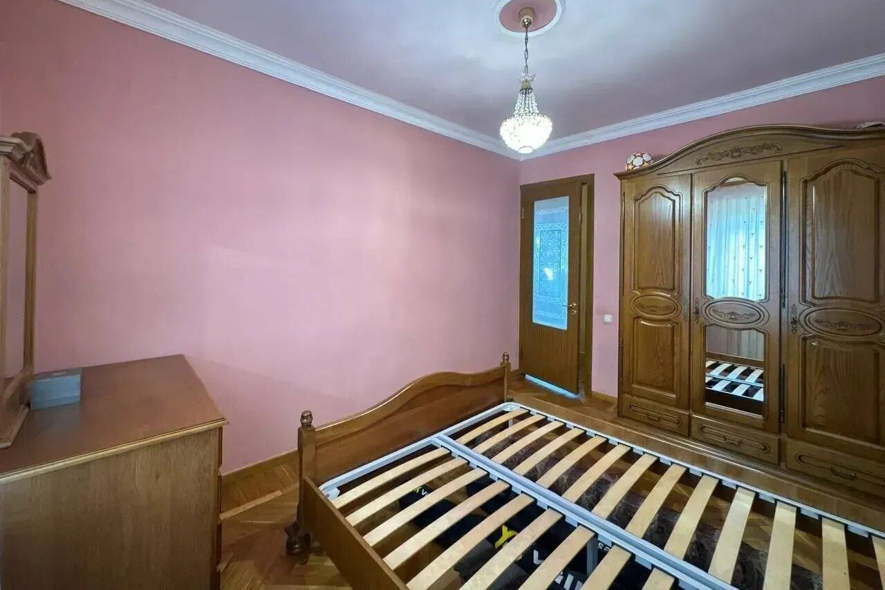 5-room apartment, Kocharyan St, 14